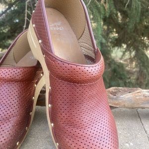 Brown Dansko Leather Clog, comfortable woman’s clogs. Size 42.